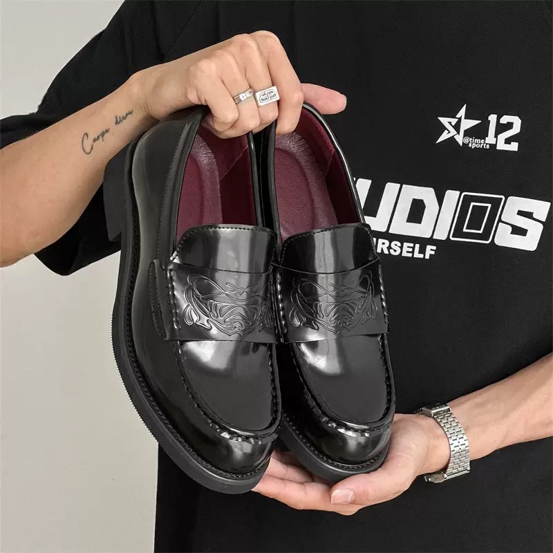 รองเท้า loafers เป็นทางการของผู้ชาย การออกแบบสไตล์ของนักออกแบบแฟชั่น ปาร์ตี้ เวลาพักผ่อน สำนักงานธุรกิจ รองเท้าหนังที่ทั