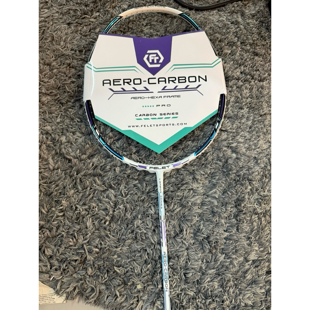 ไม้แบด Felet Aero Carbon (white) ฟรีเอ็น กริป ซอง