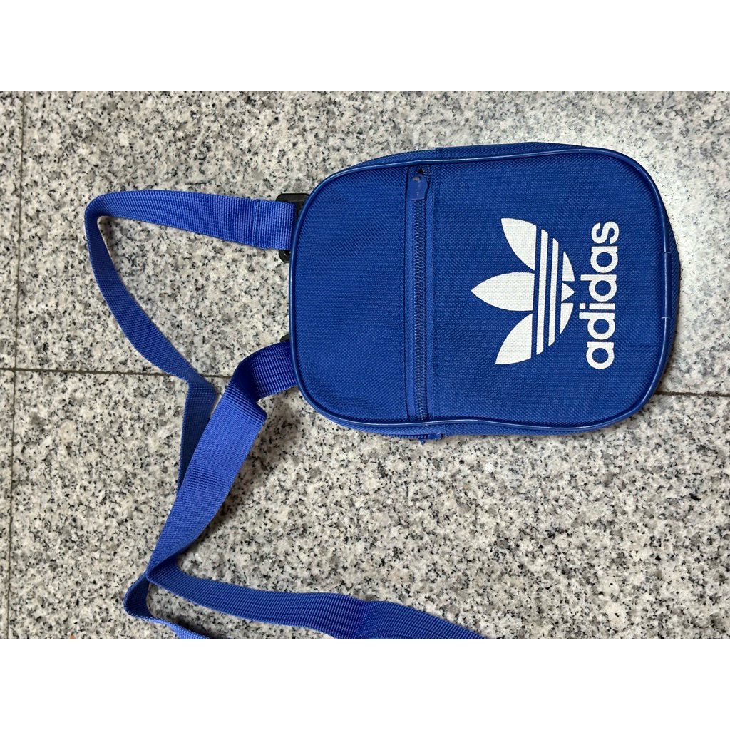 กระเป๋าสะพายข้างใบเล็ก adidas