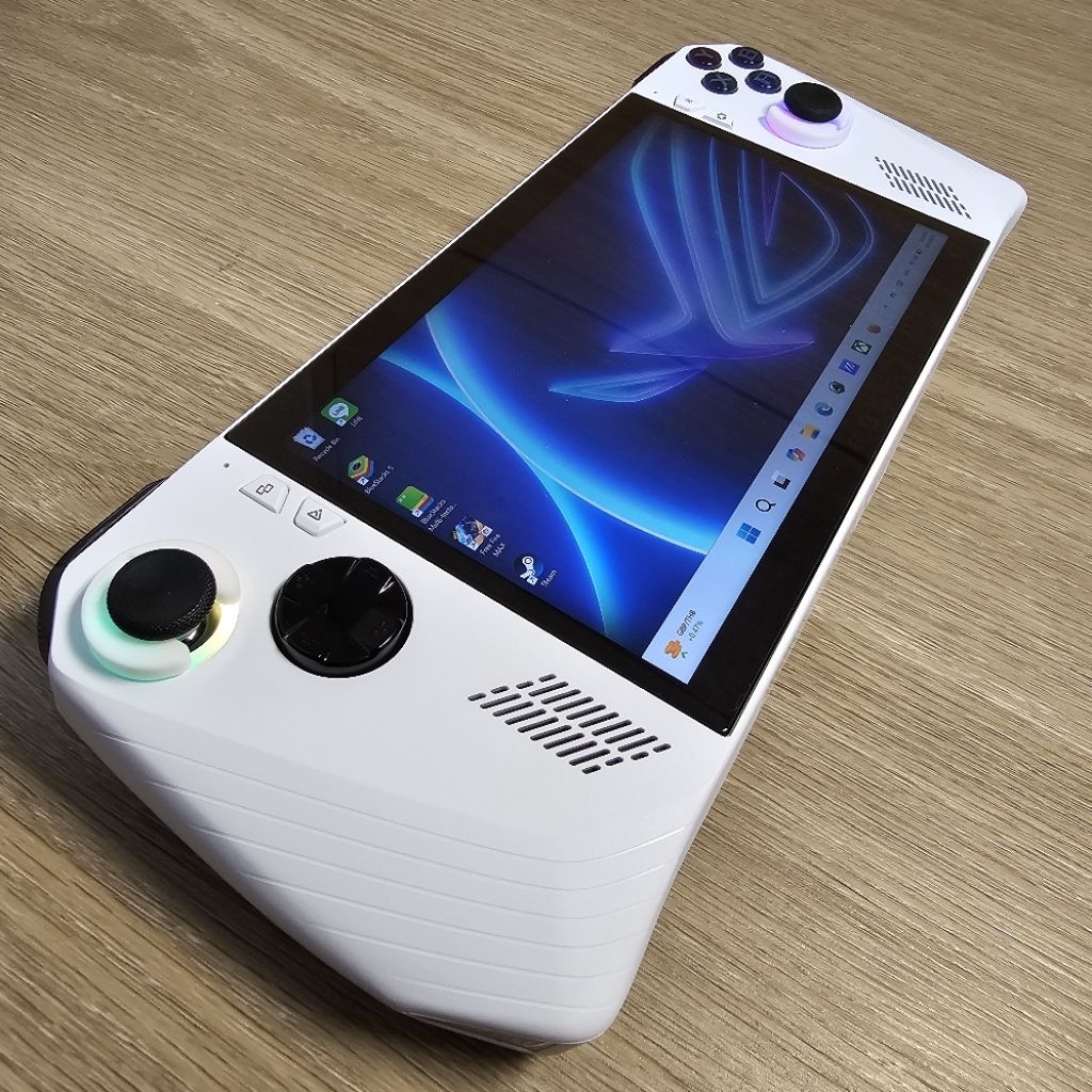 ASUS ROG Ally Z1 Extreme / HDD 2TB / RAM 16GB มือสองของแท้