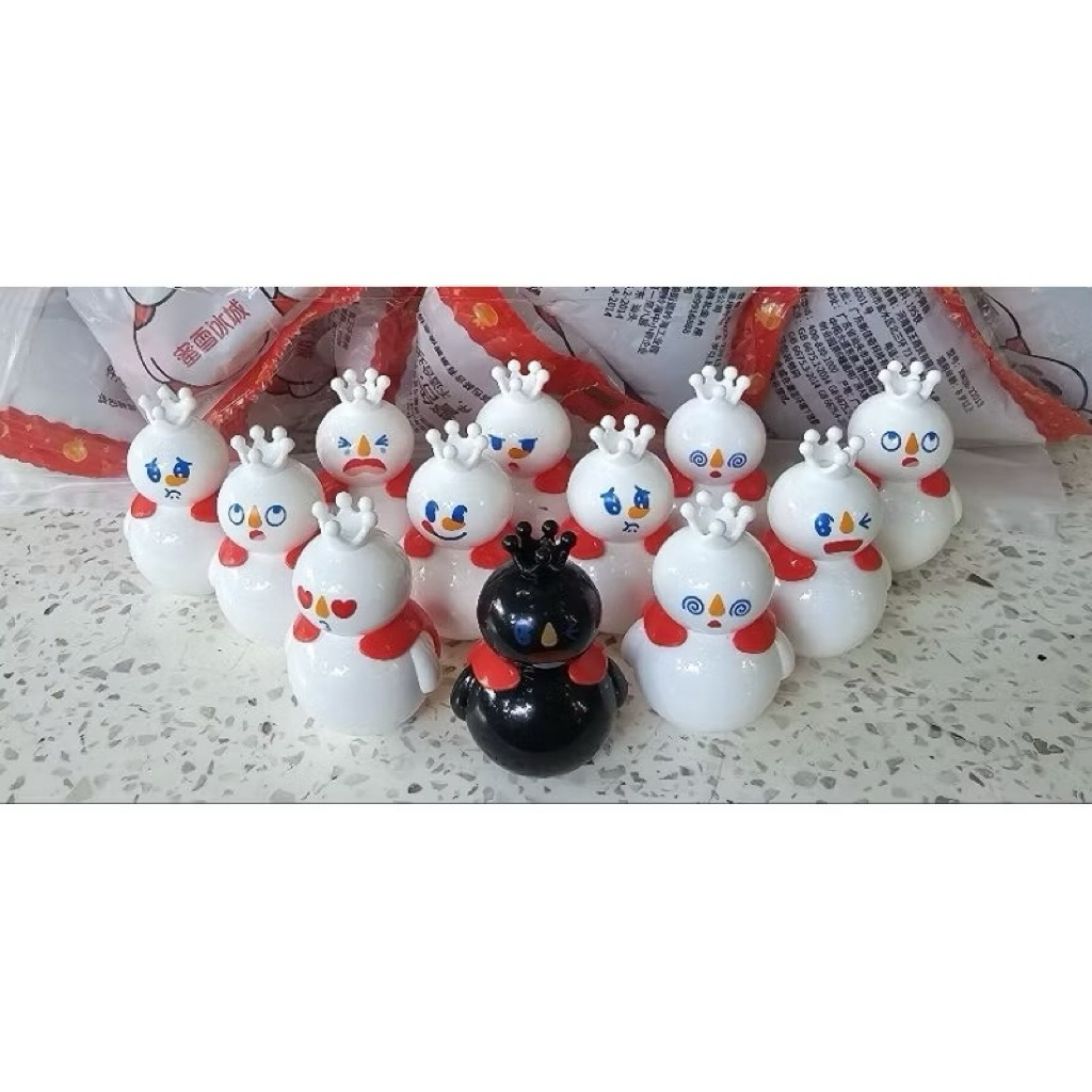 ตุ๊กตาล้มลุก mixue สีขาวและสีดำ  มีแลือกตัวได้พร้อมส่ง