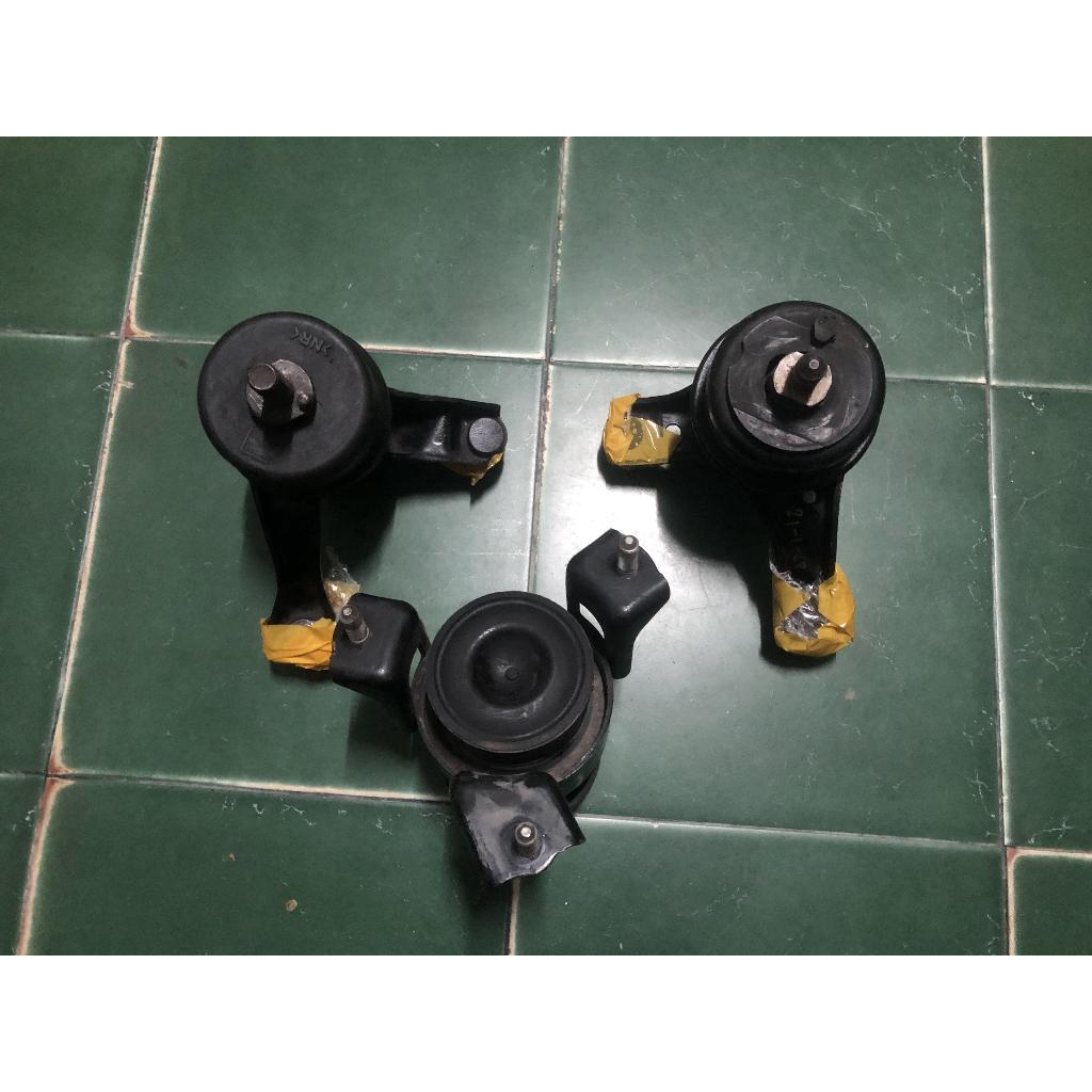 ยางแท่นเครื่อง Toyota Camry Acv30-31แท้ มือสอง ปี 2002-2006 3 ตัวล่าง