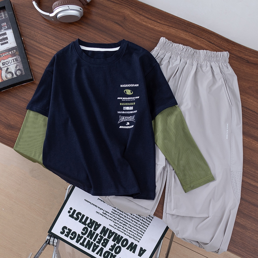 สินค้าสปอต2025 ฤดูร้อนใหม่สีตัดกันเสื้อยืดแขนยาวสำหรับเด็กผู้ชายวันหยุดพักผ่อนสองชิ้นรอบคอกลมหลวมด้านบน