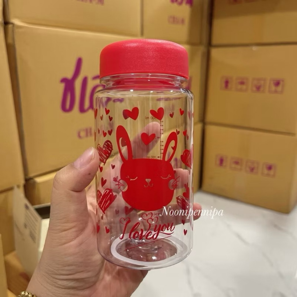 🫙กระบอกน้ำพลาสติกพิมพ์ลาย 🐇กระต่าย มีสีให้เลือกหลากหลายสี ขนาด 300 ml. รุ่นขวดกลม ใส่ร้อน-เย็นได้ มีขีดบอกปริมาณ พกพาได้