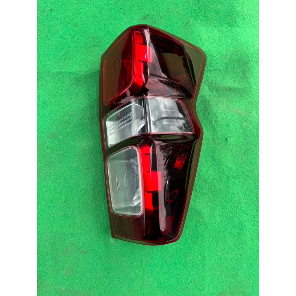 ไฟท้าย isuzu d-max 2020 ข้างขวา