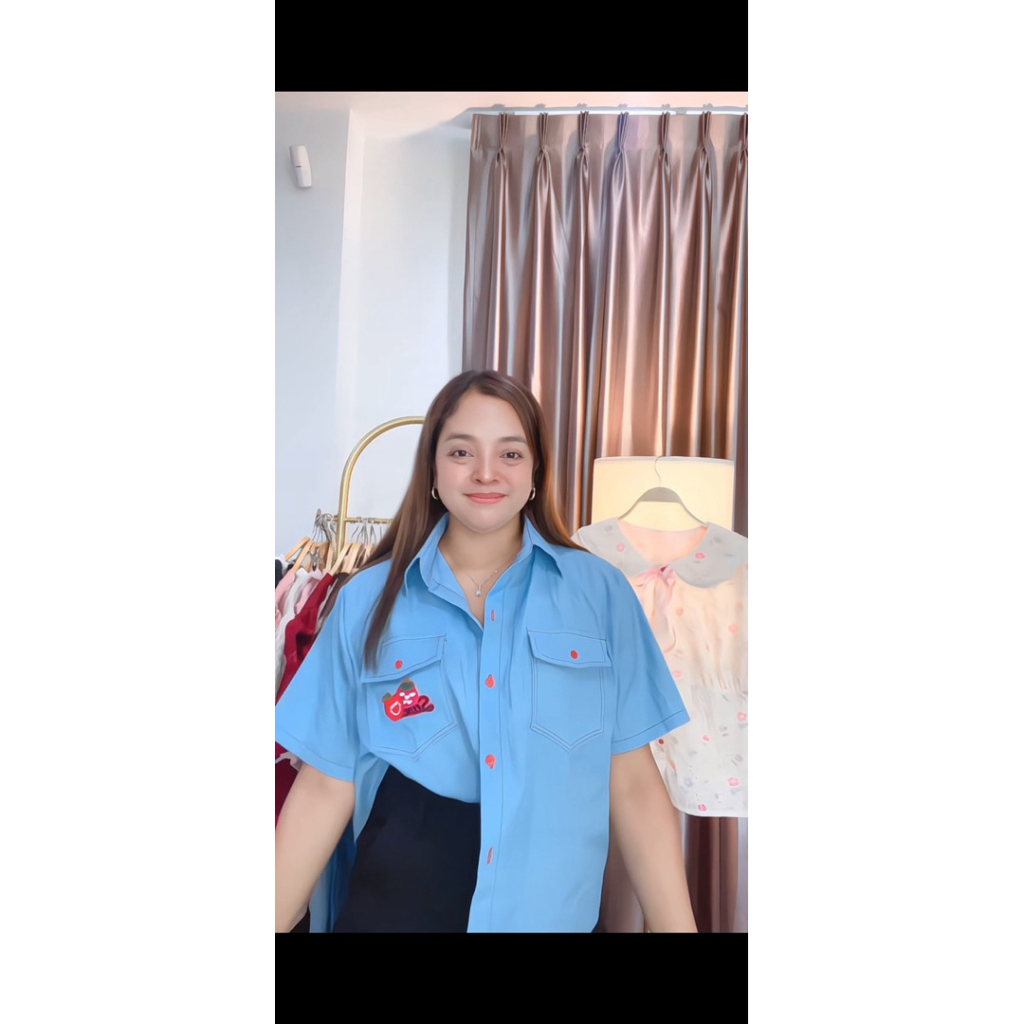 BN662.เสื้อเชิ๊ตแฟชั่นสาวอวบ ผ้ายีนส์เทียมสีพื้นปักกระเป๋าอก38-48“ ราคา ถูกที่สุด ดีลบีเคเค แกลเลอรีภาพที่ 2