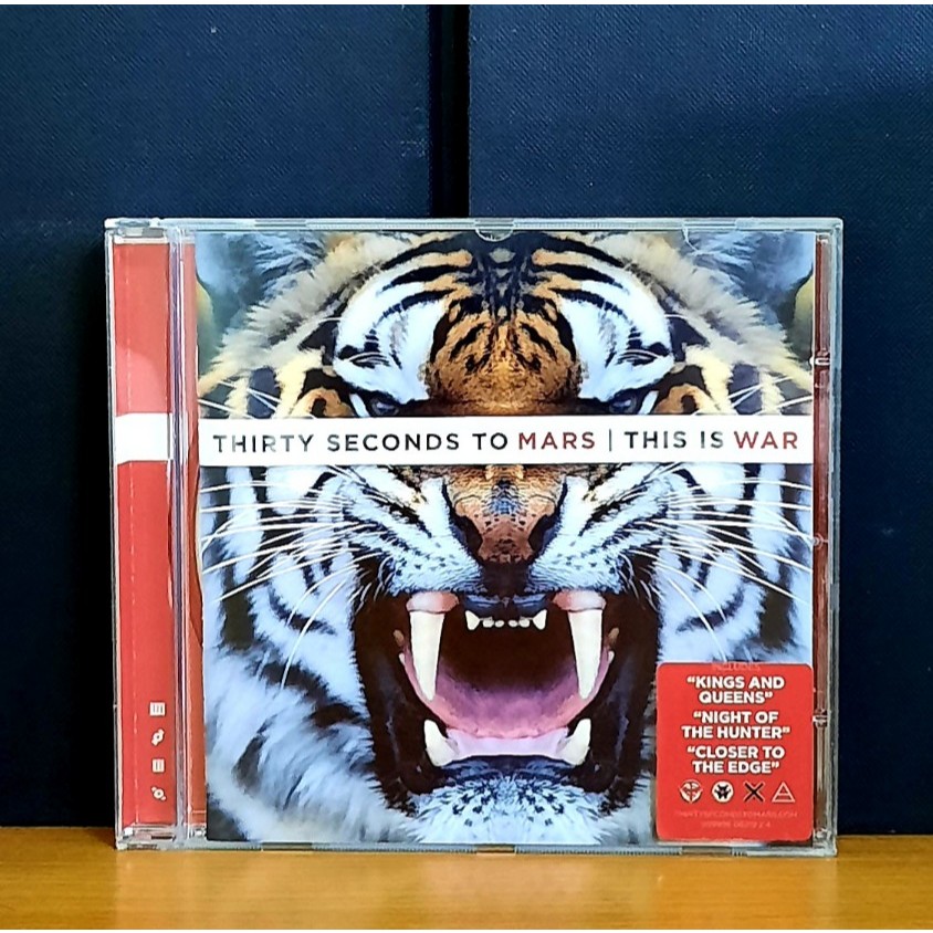CD ซีดีเพลงสากล / Thirty Seconds to Mars / This is war                                    -a21