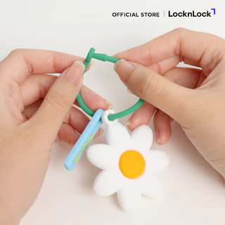 LocknLock อุปกรณ์ตกแต่งขวดน้ำ หรือ กระเป๋า รูป ลายดอกเดซี่ รุ่น TLL095WHT
