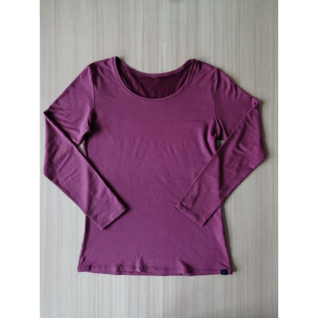 เสื้อผู้หญิง heattech uniqlo ของแท้ สีม่วงชมพูเข้ม อก 32 นิ้ว ยาว24 นิ้ว heatech extra warm uniqlo เ