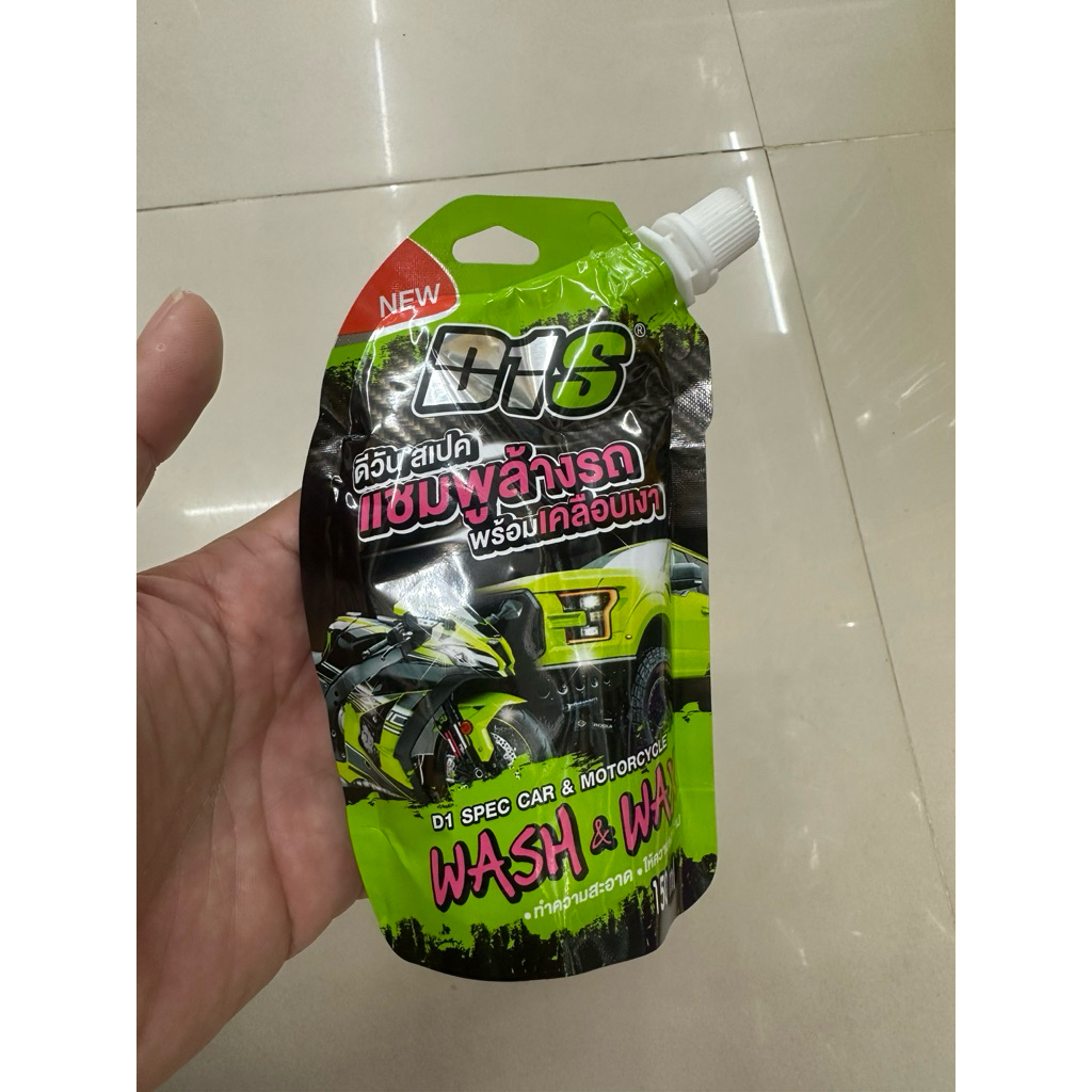 แชมพูล้างรถ พร้อมเคลือบเงา D1 SPEC