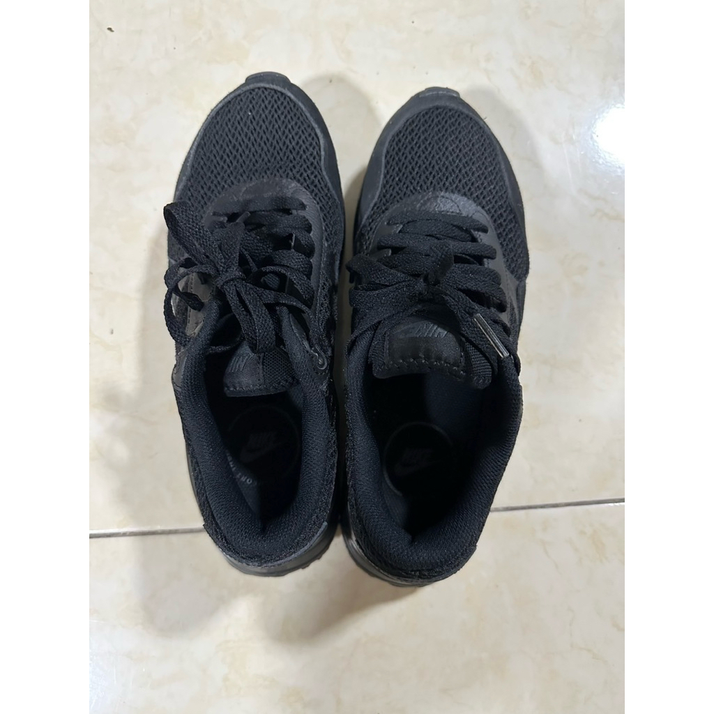 รองเท้าผ้าใบ Nike Air Max