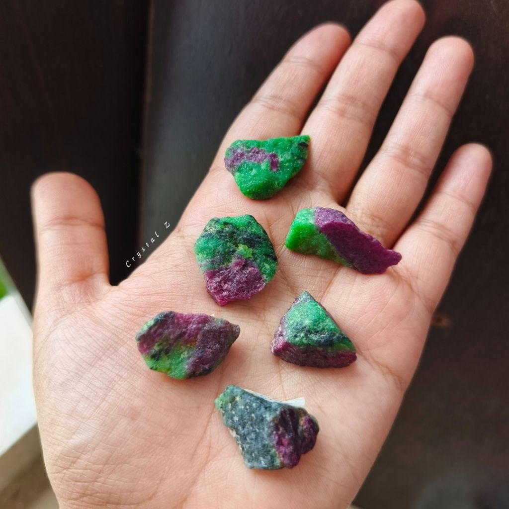 รูบี้ ซอยไซต์| Ruby Zoisite 💚💕
#หินดิบ หินธรรมชาติ #Ru1 - #Ru6


