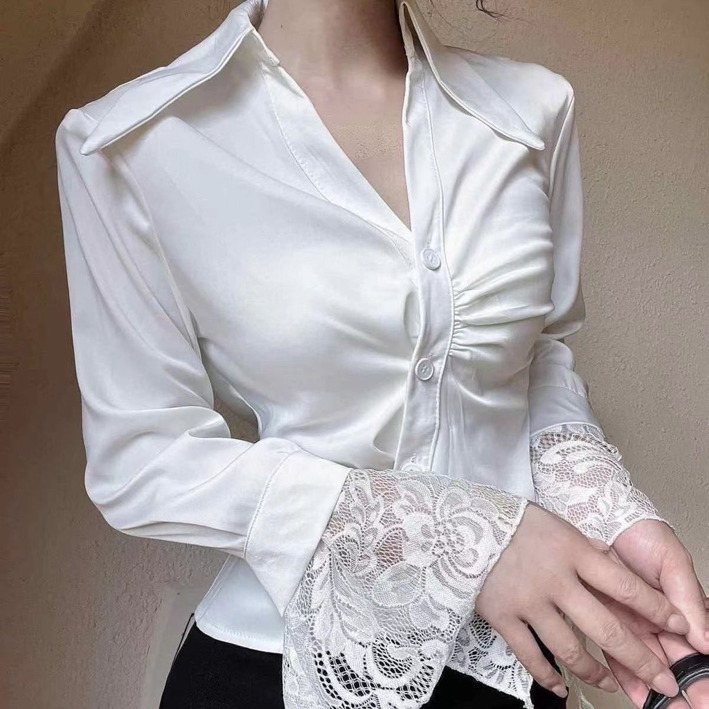 เสื้อเชิ้ตแขนยาวคอวีแต่งลูกไม้ประดับพู่สำหรับผู้หญิง 2025 ฤดูใบไม้ผลิ เสื้อเชิ้ตเอวสูงเข้ารูปเก๋ไก๋