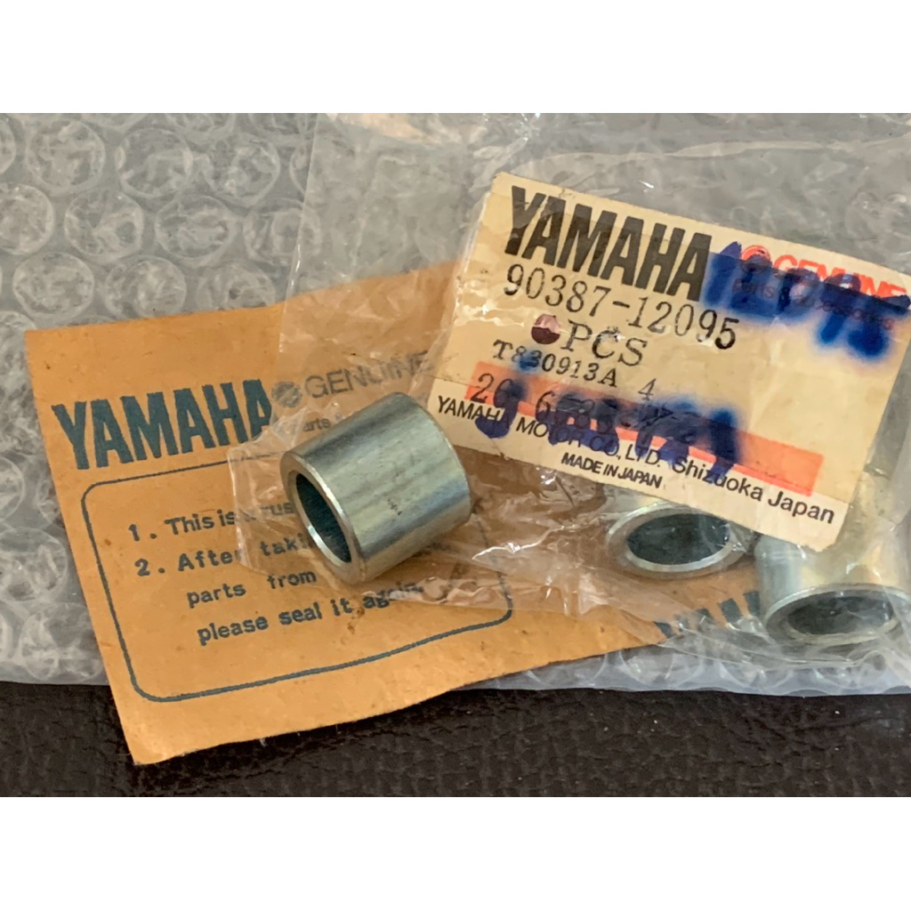 Yamaha DT100 DT125 DT175 บูทล้อหน้าแท้ จำนวน1ตัว ไม่ได้ถุงพาสนะครับ