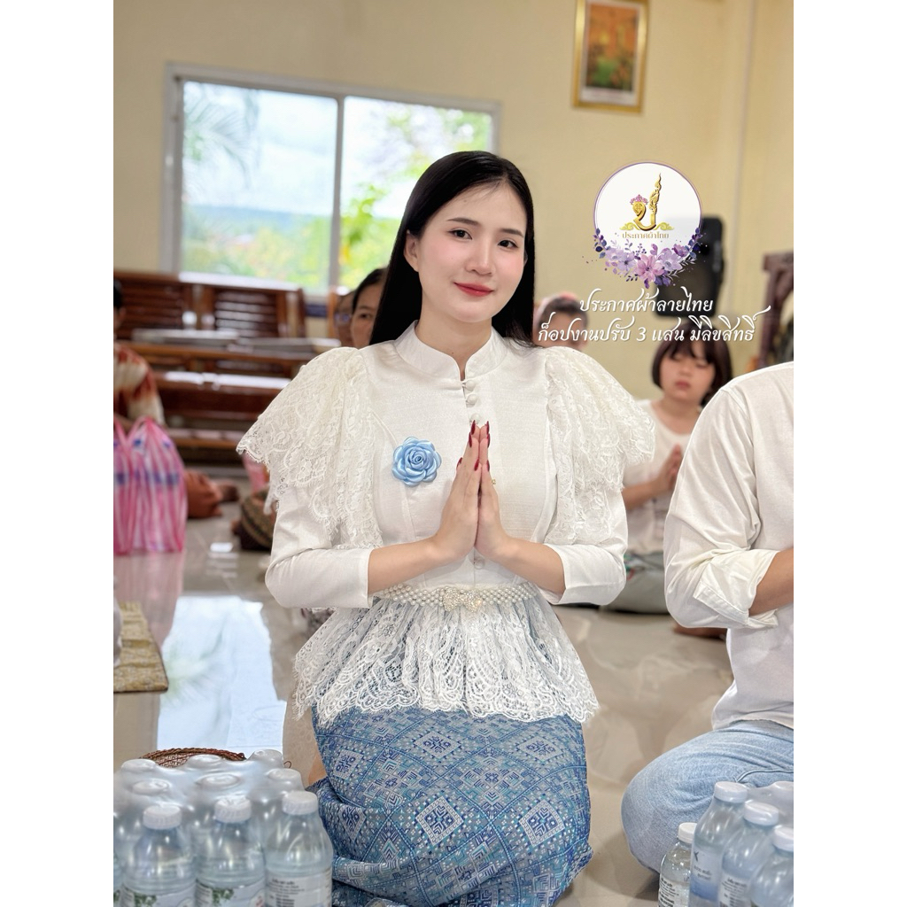 🚩ราคาถูก🚩Z151(เฉพาะเสื้อ)เสื้อจีนผ้าไหมลาวแต่งลูกไม้พรีเมี่ยมไม่คันแถมเข็มกลัดดอกกุหลาบ#ชุดไทยประยุกต์ #ชุดไทยราคาถูก