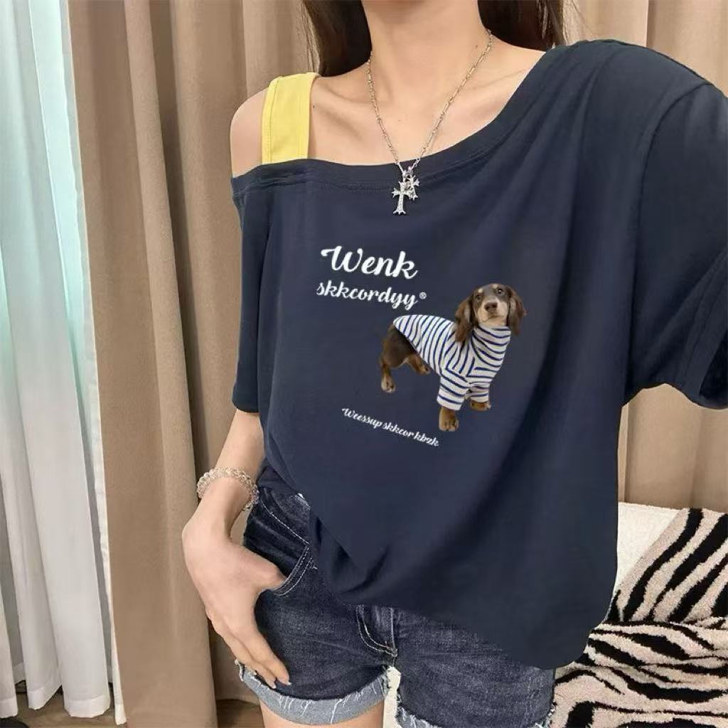 สไตล์เกาหลีแฟชั่น ผู้หญิงที่กําลังฮิต เสื้อยืดสวยๆ สีขาว ผ้านิ่มใส่สบาย ทรงหลวม แขนสั้น ปาดไหล่ พิมพ์ ฤดูร้อน ผู้หญิงXXL
