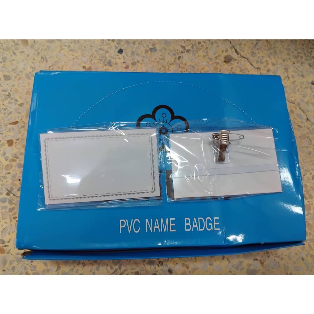 ป้ายชื่อติดหน้าอก PVC พร้อมเข็มกลัดและคลิปหนีบ SAKURA (ชิ้น)