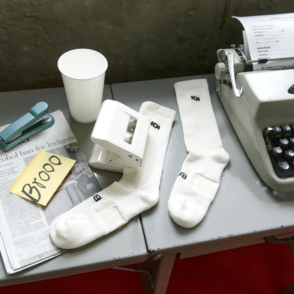 BROOO OUT OF OFFICE CREW SOCKS OFFWHITE