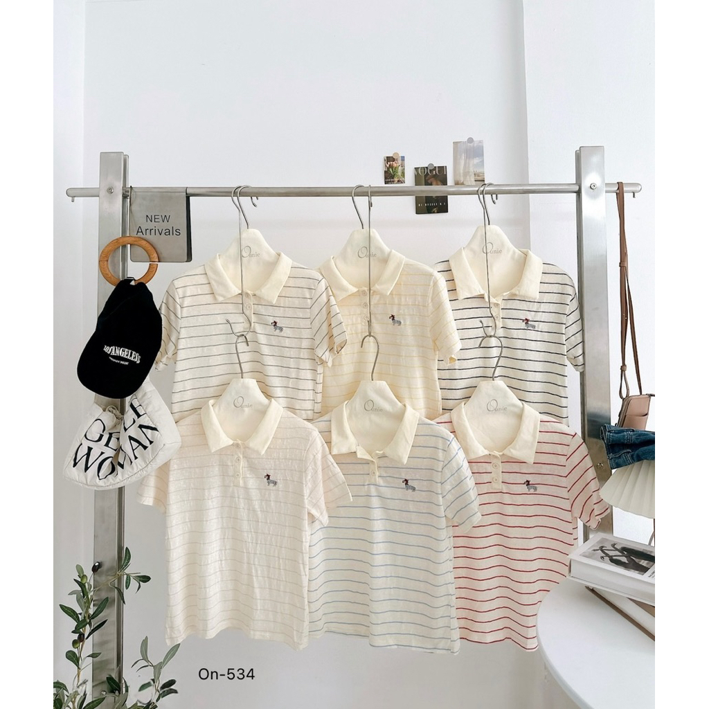 •Ounie• เสื้อยืดแขนสั้นคอปกลายริ้ว ปักน้องหมาดัชชุน🐶