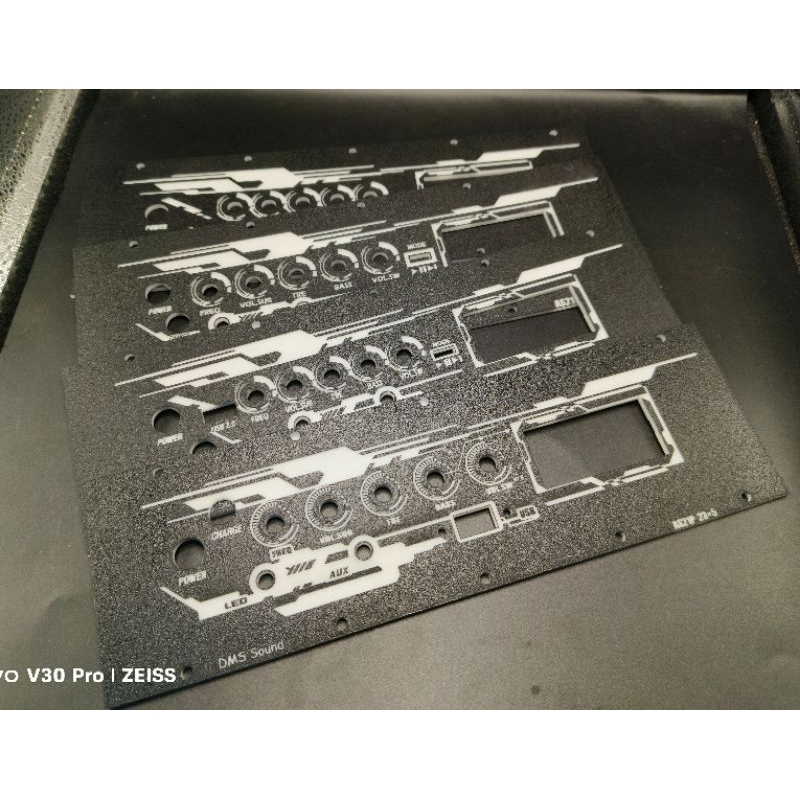 เพลทเปล่า ใส่แอมป์จิ๋ว ลายiron ช่องวัดแบตดิจิตอล มีช่องไฟled แผ่นหนา3มิล HT21 Tb21 APTX1 ST21 AS21 A