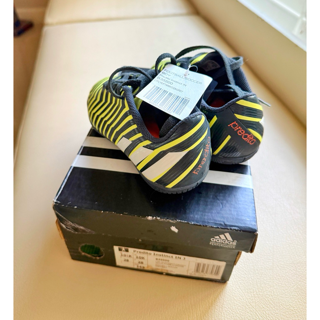 adidas​ Predito Instinct IN j (รองเท้าฟุตบอลเด็ก) ไซส์ :✔️ 10 1/2K us / 10uk / 28F/ 16.5 cm.