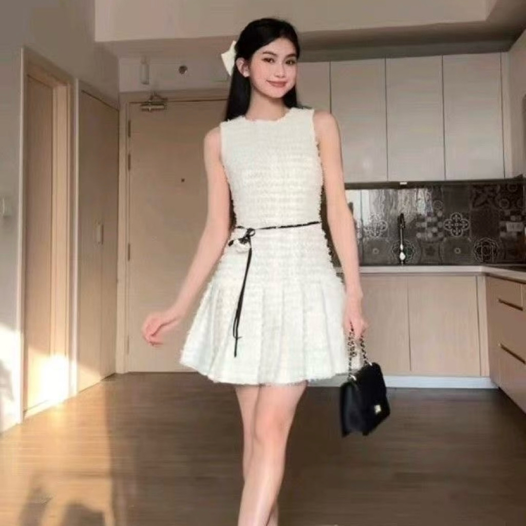 [LISA] A1101 ชุดเดรสกระโปรงคอกลมแขนกุดแต่งสายเข็มขัดหนังดอกไม้ ลุคคุณหนู ใส่เที่ยว คาเฟ่ ดินเนอร์