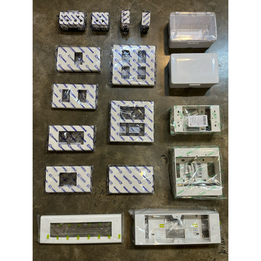 Changปลั้กไฟและสวิตซ์และหน้ากาก รุ่น Y Series ยี่ห้อ Changสีขาวขอบเหลี่ยม