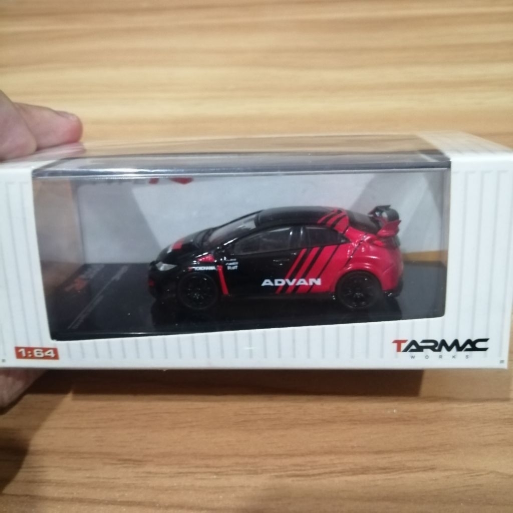 1/64 Tarmac​ Advan​ Honda​ Civic​ Type​ R​ FK2​