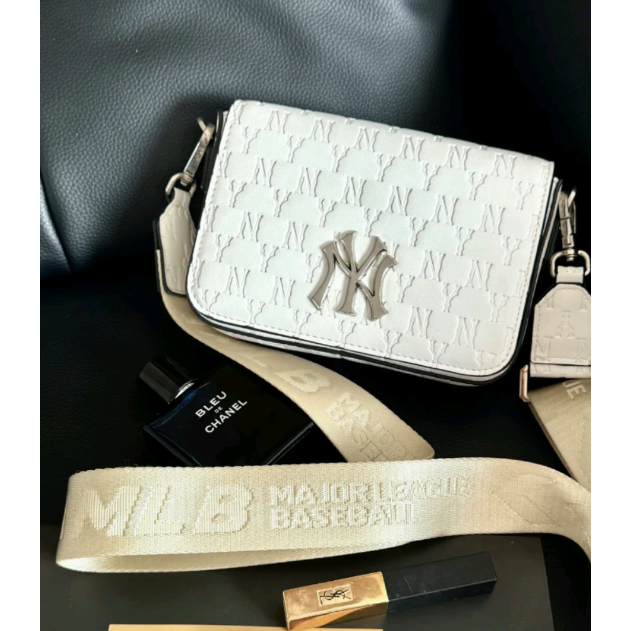 MLB กระเป๋าหนังสะพายข้าง MLB NY กระเป๋าผู้หญิง กระเป๋าปรับสายได้  NY UNISEX CURVED CAPNY NEW YORK YA