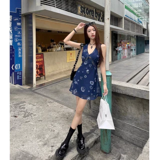 มินิเดรสสีกรม แขนกุด ผ้าตาข่าย ทรงเอ คอวี มีซับในเต็มตัว แต่งลูกไม้ซีทรูใต้อก พิมพ์ลายกราฟิก #8150