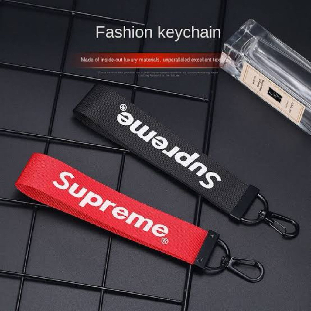 พวงกุญแจ supreme พร้อมส่ง