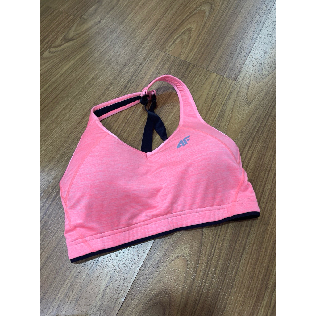 sport bra 4f มีฟองน้ำในตัว ใหม่ ทรงสวย ผ้าดีไม่มีตำหนิ อก32