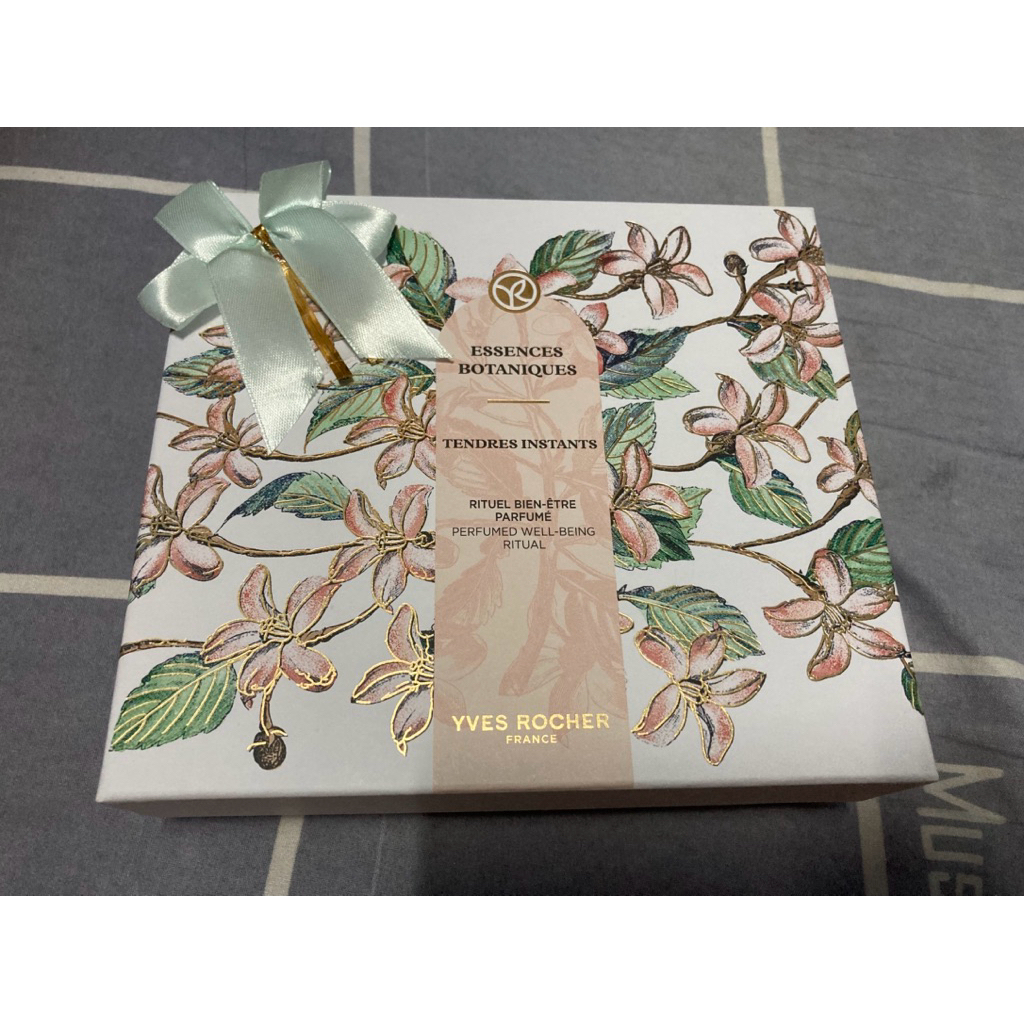 กล่องกระดาษ Yves Rocher