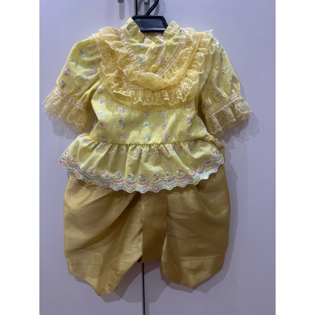 ชุดไทยโจงกระเบนสีเหลือง งานแบรนด์ AI Jung ไซด์ m สภาพสวย