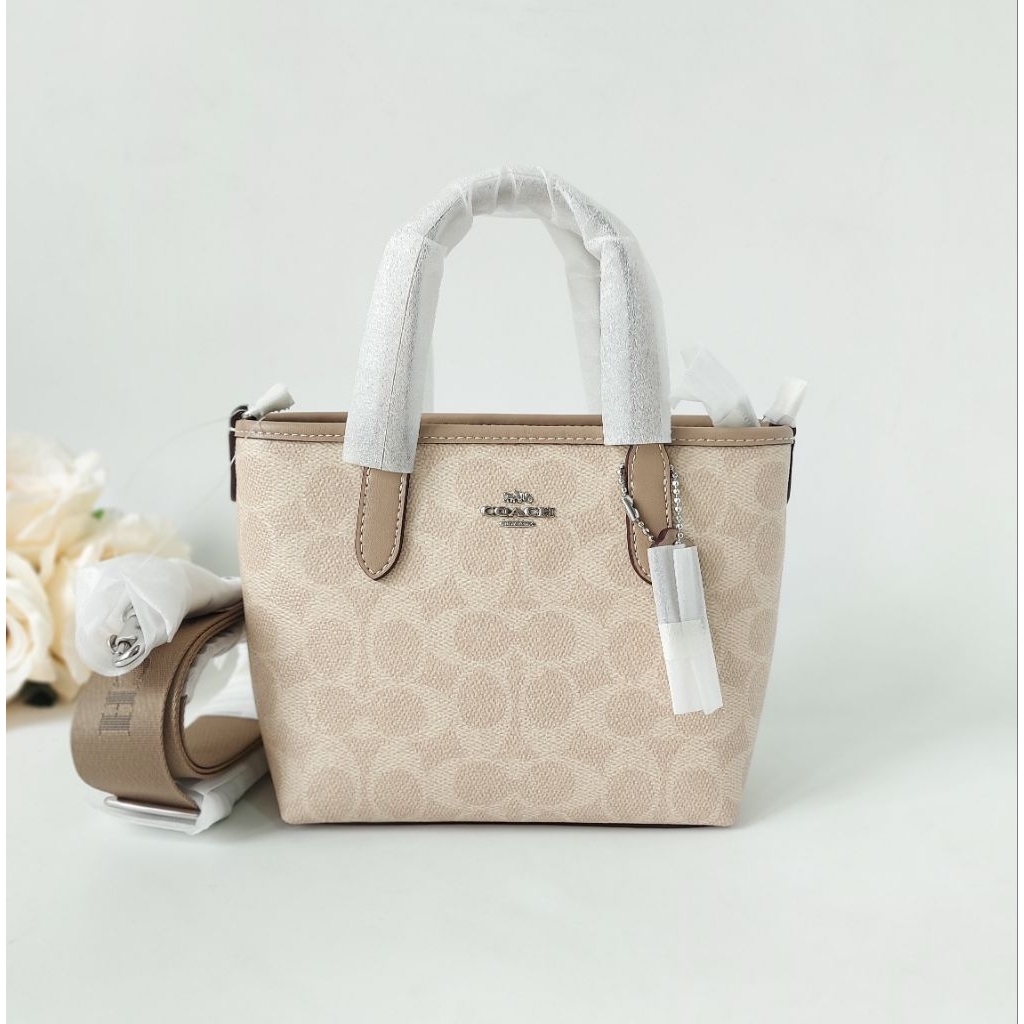 รหัส/รุ่น : CW032 City Mini Tote Bag In Signature Canvas