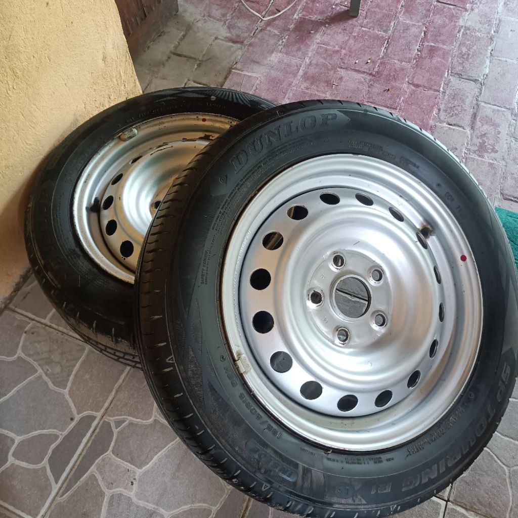 ล้อกระทะเเท้ศูนย์พร้อมยาง ได้ยกคู่ 5 รูน๊อต ขนาด 195/60 ล้อขอบ 15×6  ยาง dunlop