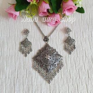 สร้อยคอชุดไทยพร้อมต่างหูหนีบ  สีเงินรมดำ เครื่องประดับชุดไทย