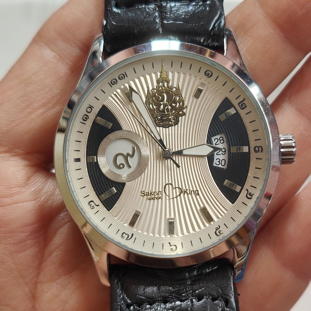นาฬิกาวินเทจ ที่ระลึก รัชกาลที่ 9 ตราสัญลักษณ์ ภปร ยี่ห้อ Wise  มือสองสภาพสวย ระบบควอตซ์ สายหนังจระเ