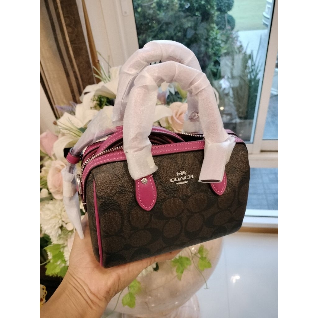 Coach ทรงหมอนมินิ(รุ่น Mini Rowan Satchel หรือ Mini Rowan Crossbody In Signature Canvas รุ่น CH469 M