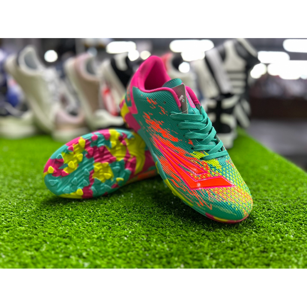 {รับประกันสินค้าของแท้100%} รองเท้าเตะฟุตบอล 100 ปุ่ม (TF) Wingz Model WZ3712 New Color สีน้ำเขียว