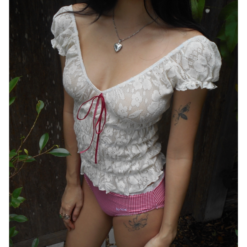 Camellia Lace Top เสื้อลูกไม้สม็อกแขนตุ๊กตา