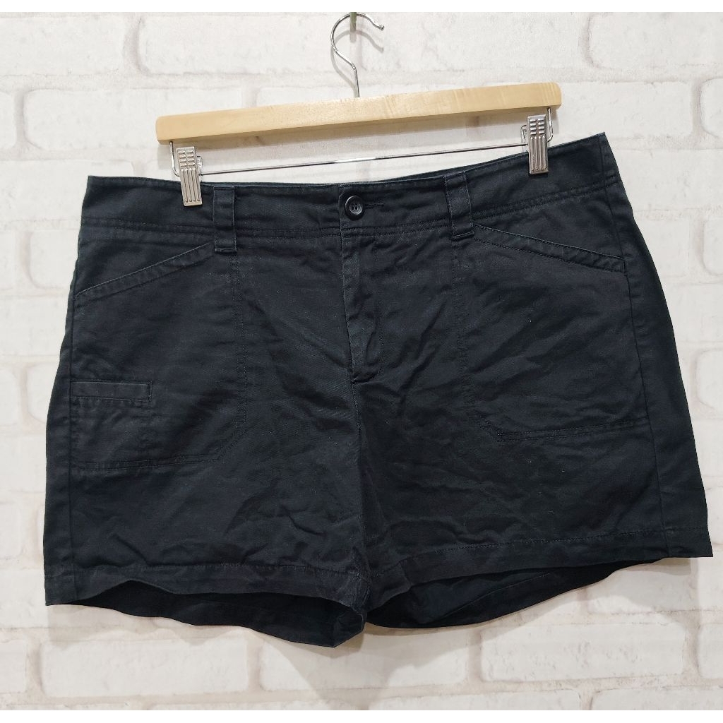 (X14) กางเกงขาสั้นผู้หญิง Dockers แท้มือสอง สีดำ เอว 37" สะโพก 40" ยาว 14.5" ปลายขา 12"