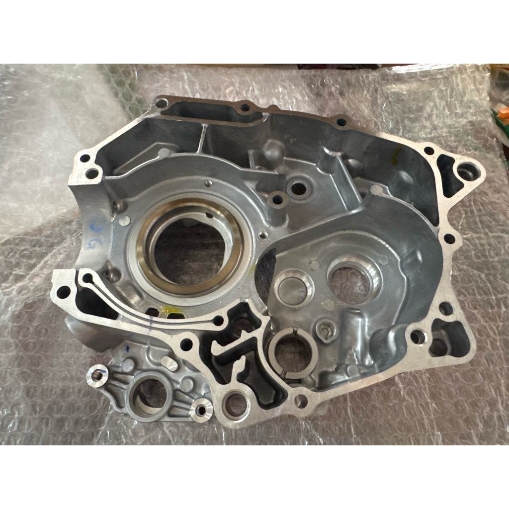 เรือนเครื่องยนต์ด้านซ้าย สตาร์ทมือ(ไมดิจิตอล)  แท้ศูนย์ฮอนด้า เวฟ110i/ดรีม110i ปี2021 11200-K1M-T00