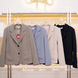 C007G6 : POI เสื้อสูทผ้าเจลลี่คอปกกระดุมหน้าแต่งกระเป๋าสีพื้…