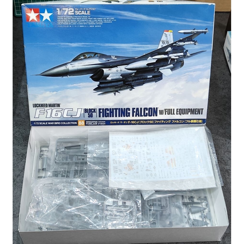 Tamiya 1/72 Lockheed Martin F-16CJ Block 50 Fighting Falcon with Full Equipment 