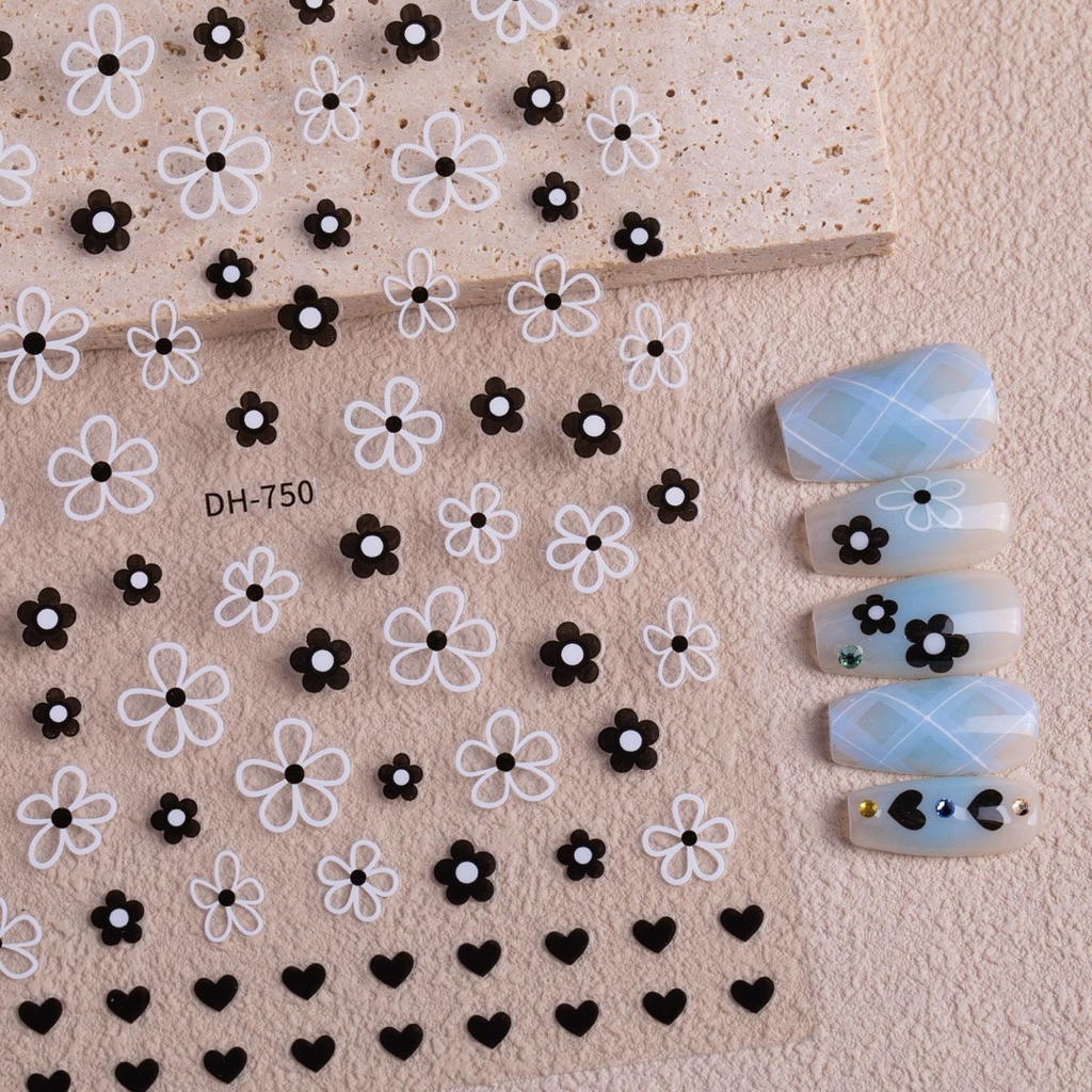 สติกเกอร์ติดเล็บลายดอกไม้ขาวดำ แบบ 3D แผ่นละ 9 บาท สินค้าพร้อมส่ง