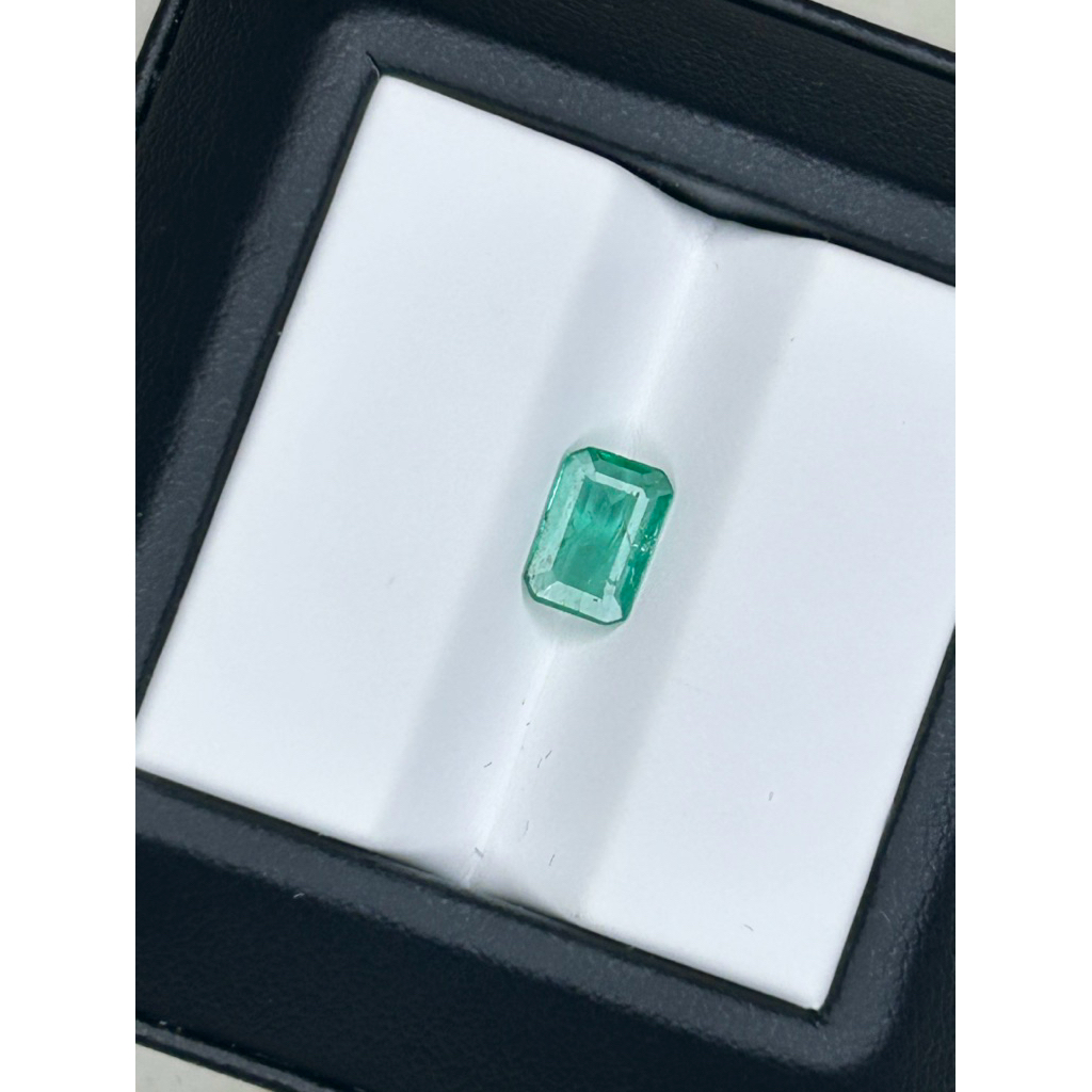 มรกต แซมเบีย Zambia Emerald พร้อมใบเซอร์เต็มรูปแบบ