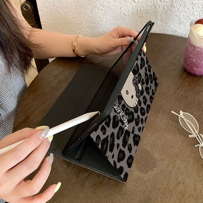 🔥จัดส่งภายใน24ชั่วโมง🔥เคสไอแพด Hellokitty Gen11 Air7 13 Pro13 Air7 11 Gen9 ลายเสือดาว เคสiPad Air5 - รูปที่ 2