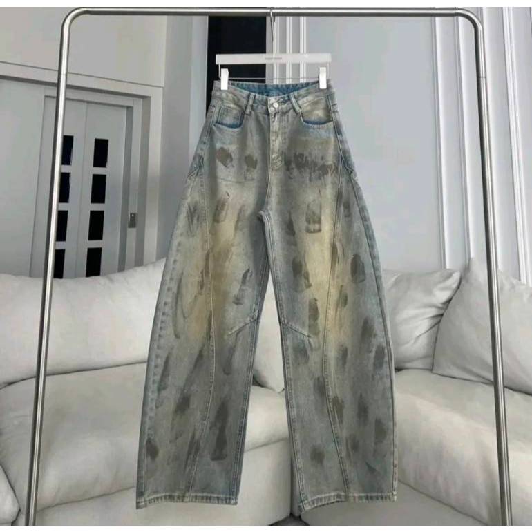 PTJ30299 กางเกงยีนส์ PROMTHONG ทรง Barrel ดีเทลสีเลอะปักโลโก้