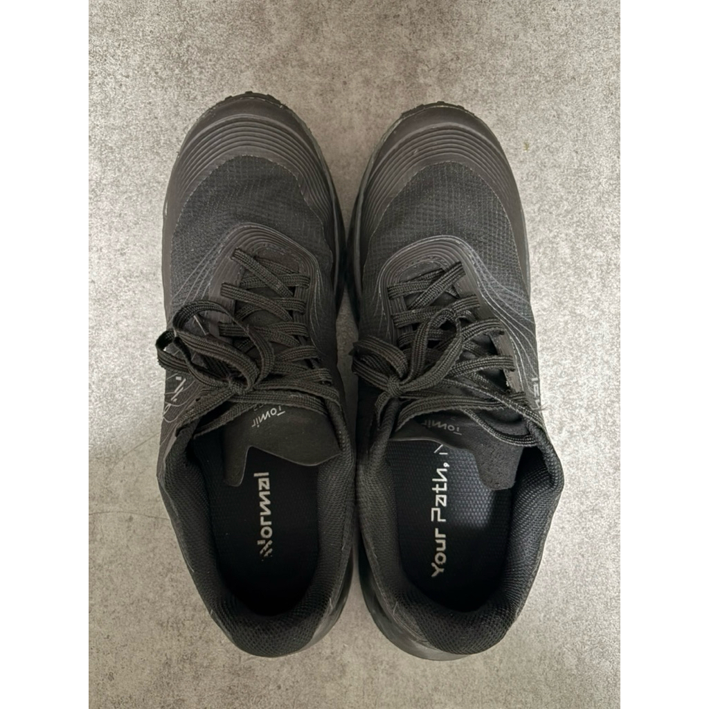 รองเท้าเทรลมือสอง NNormal Tomir 2 สีดำ ไซส์ 44⅔ (28 cm) พื้น Vibram Megagrip ใช้งานไปประมาณ 80 กม. ข